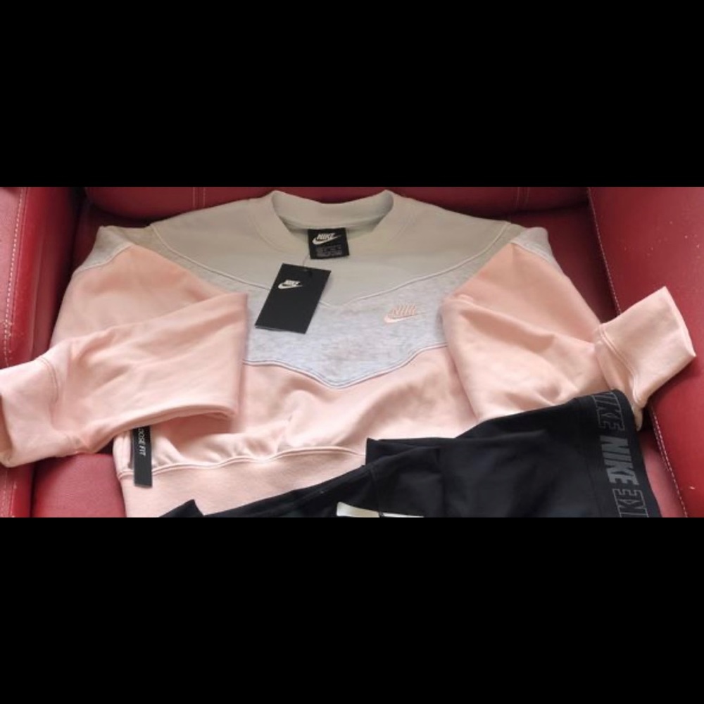 Women’s cropped Nike sweatshirt